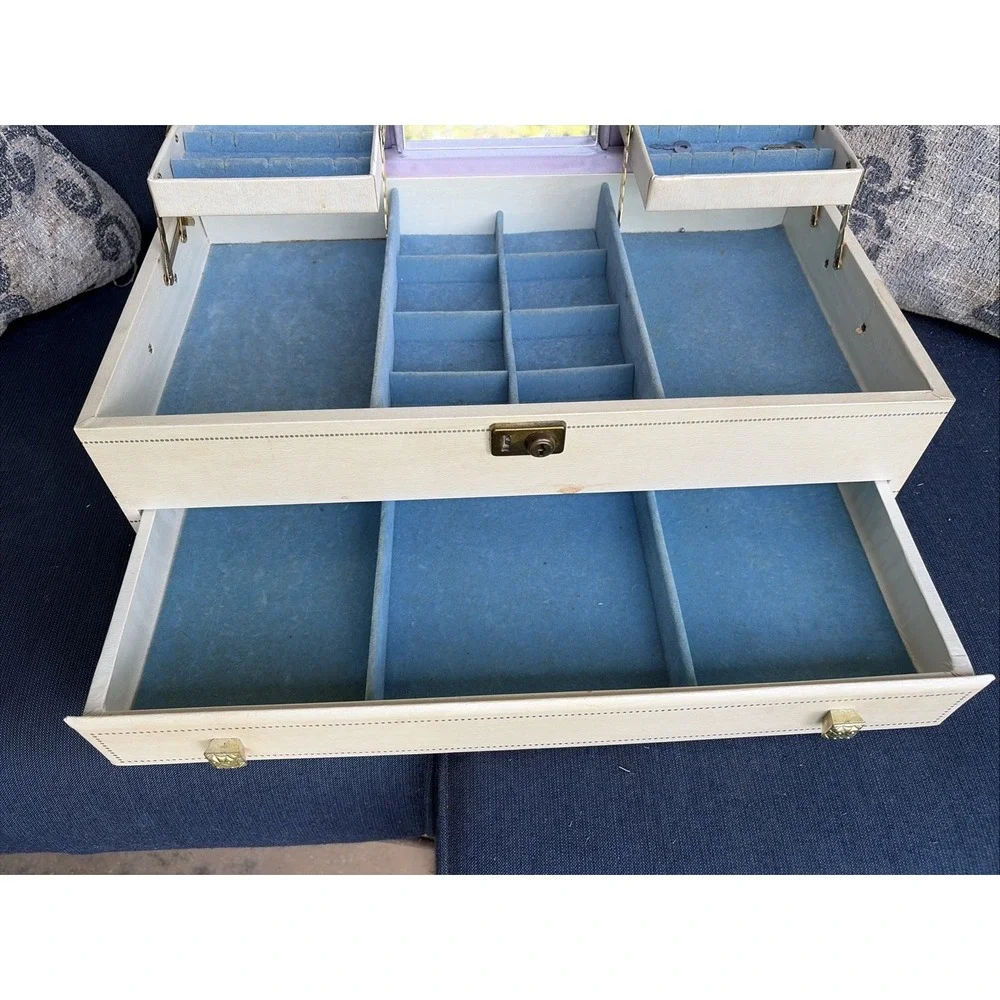 Vintage Ladies Jewelry Box Self Opening Drawer Blue Lavender Velvet Beige MCM
